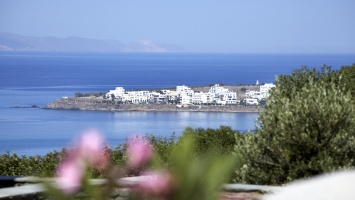 Cycladic Easter at the luxurious Deles & Rinies Villas