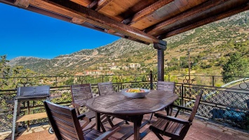 The perfect chalets to escape in the heart of Parnassus mountain