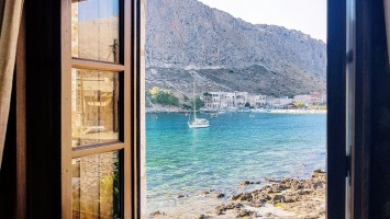 Αυτό είναι ίσως το πιο ρομαντικό δωμάτιο με θέα στην Ελλάδα