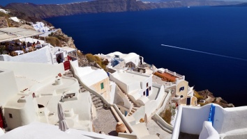 When the German Spiegel was acquainted with the island of Santorini!