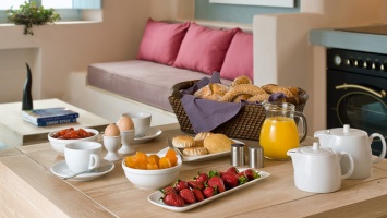 Enjoy your breakfast at the best hotels across Greece