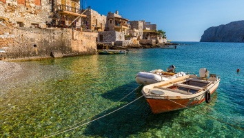 Gerolimenas: The seaside village in Peloponnese with a Sicilian scent