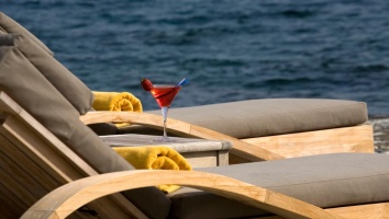 Molos: A new bar by the sea at Kyrimai Hotel