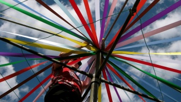 Dancing around the Maypole to the tunes of the Carnival 