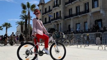 Poseidonion: The Tweed Run for the 3rd time in Spetses! 