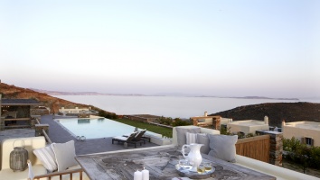 Trésor Hotels & Resorts welcomes Deles&Rinies luxury villas on Tinos island