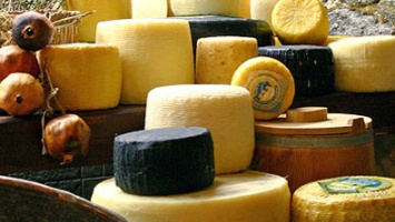 Naxos cheese making: This is where taste meets with tradition