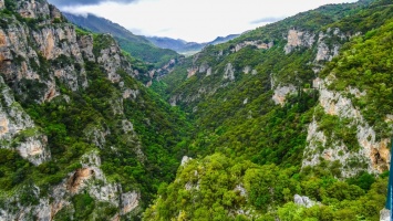 Lousios gorge: Awe-inspiring nature, colours & history in the heart of Peloponnese