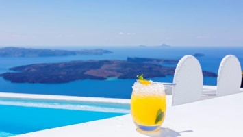 Record in distinctions for Astra Suites in Santorini!
