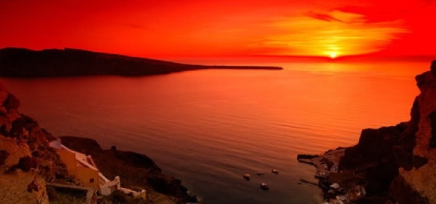 The sunset at Oia of Santorini among the Top 10 in the world! 