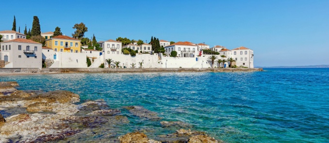 Something To Dream About: The 3 best beaches of Spetses island for your first summer dives