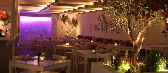 Agosto Bar Restaurant: marvelous dining & wining on Ios island