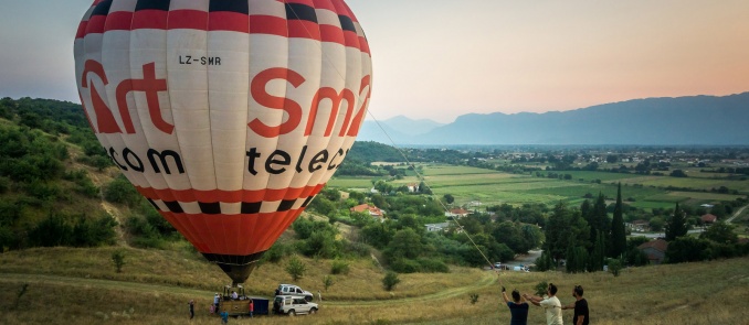Πετάξτε με αερόστατο πάνω από τα Μετέωρα την ώρα της ανατολής