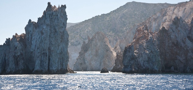 Boating at a nearby paradise to Sifnos: Polyaigos 