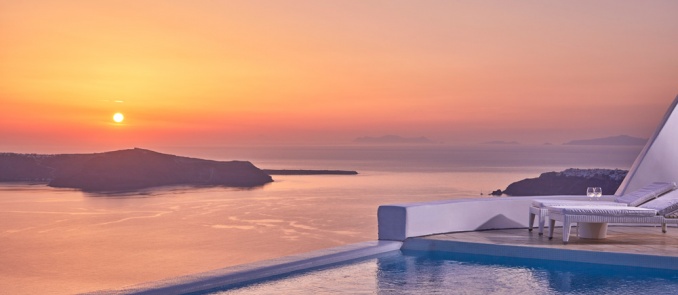 Astra Suites' pool among the top 10 infinity pools in Santorini