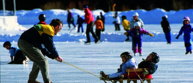 Dreaming of a white Christmas in Athens? Fetch those skates and head to your nearest ice-skating rink for a start !